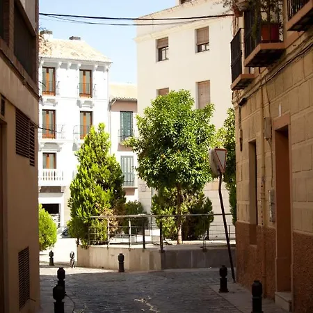 Caballerizas Con Parking Gratuito En Pleno Centro *