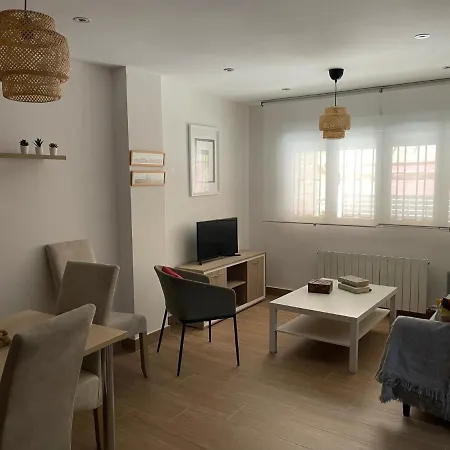 Vivienda Turistica Paseo Del Salon Lägenhet