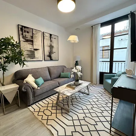 Apartamento Puerta Elvira 3000 *
