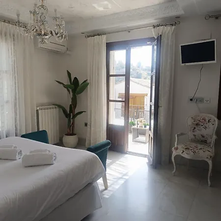 Lodge Comares