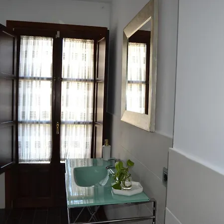 Comares Lodge