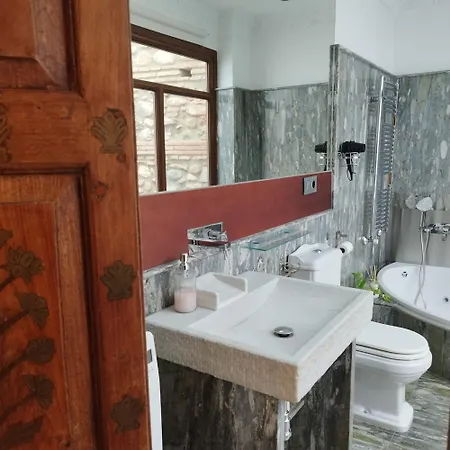 Lodge Comares *
