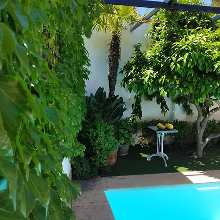 Comares Lodge *