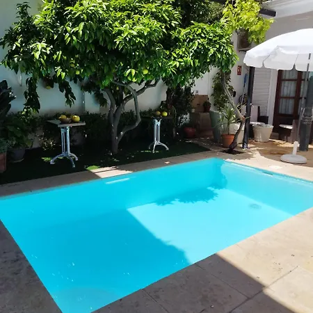 Lodge Comares