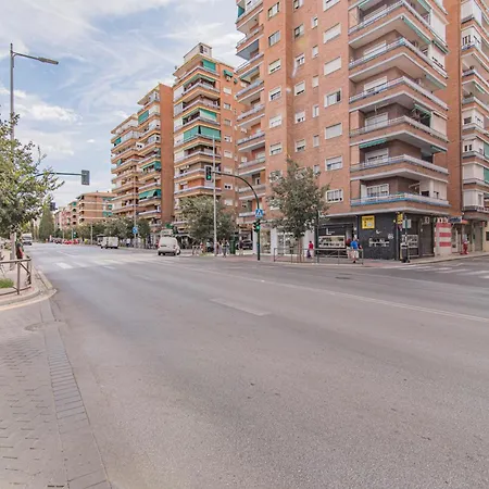 Delfin Retreat Con Terraza Junto A Parada De Metro Granada