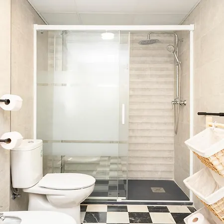 Ronda 193 Junto A Hospitales Y Cerca Centro Con Parking Gratis Apartment *