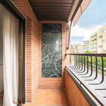 Ronda 193 Junto A Hospitales Y Cerca Centro Con Parking Gratis