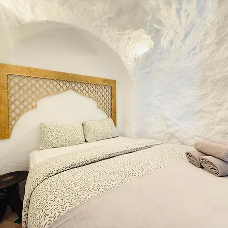 Cueva La Bonica - Hostatel *