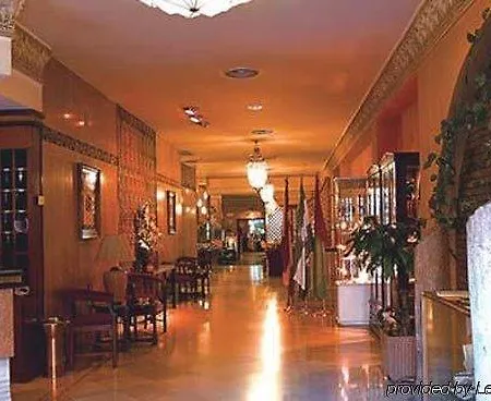 Eurostars Puerta Real 4* גרנדה