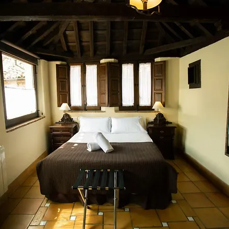Palacio De Mariana Pineda Hotel