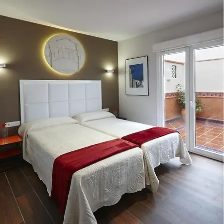 Apartamentos Caballerizas Granada Con Parking Gratuito En Pleno Centro Гранада