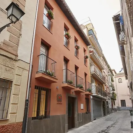 Apartamentos Caballerizas Granada Con Parking Gratuito En Pleno Centro Гранада