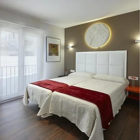 Apartamentos Caballerizas Granada Con Parking Gratuito En Pleno Centro * Гранада