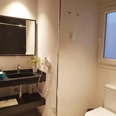 Apartamentos Caballerizas Granada Con Parking Gratuito En Pleno Centro