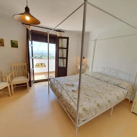 La Luna Del Sur Bed & Breakfast 2*