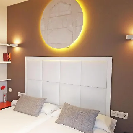 Caballerizas Con Parking Gratuito En Pleno Centro Apartmán