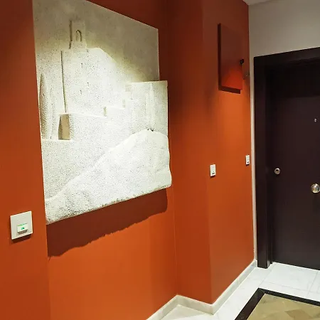 Apartamentos Caballerizas Granada Con Parking Gratuito En Pleno Centro Гранада