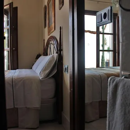 Comares 山林小屋 格拉纳达