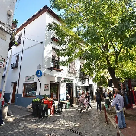 Madinat Garnata, Parking & Rooftop Terrace Vakantiehuis Granada