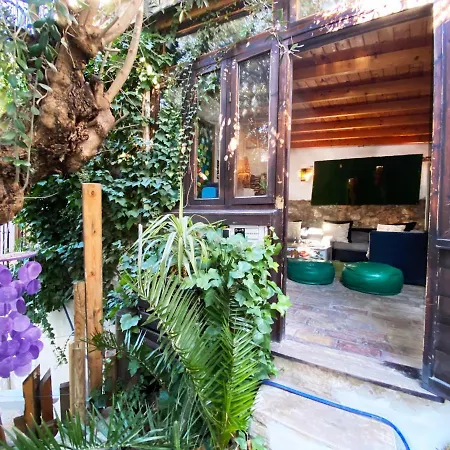 Makuto Coliving House Hostal