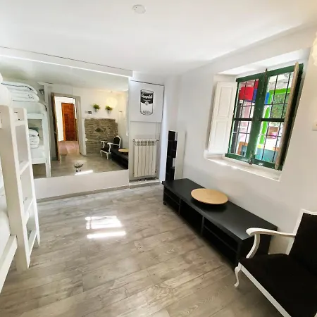 Makuto Coliving House Hostal