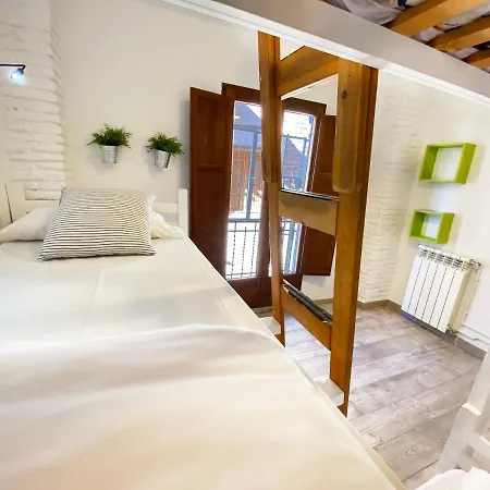 Makuto Coliving House Hostal *