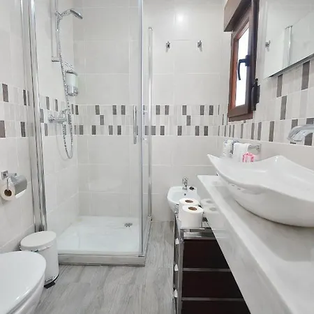 Vakantiehuis Madinat Garnata, Parking & Rooftop Terrace