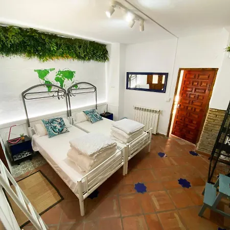 Makuto Coliving House Hostal *