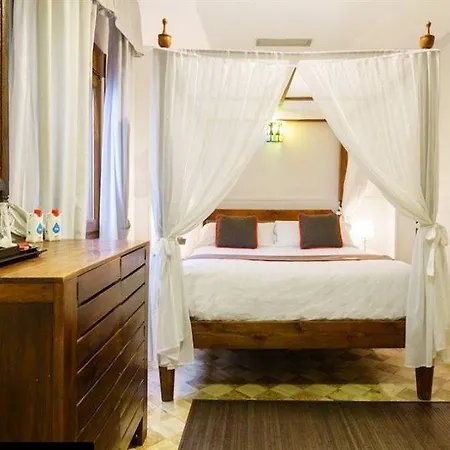 Hotel Boutique Reina Mora 2*