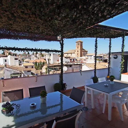 Vakantiehuis Madinat Garnata, Parking & Rooftop Terrace Granada