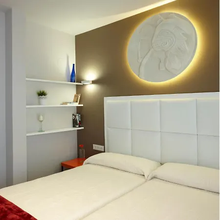 Apartamentos Caballerizas Granada Con Parking Gratuito En Pleno Centro