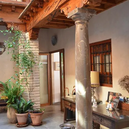 Santa Isabel La Real Hotel 3*
