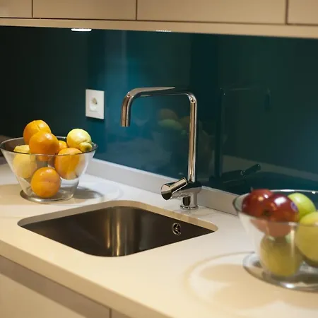 Apartamentos Caballerizas Granada Con Parking Gratuito En Pleno Centro * Гранада