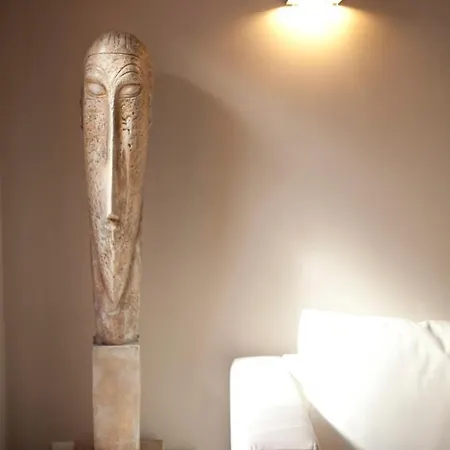 Apartamentos Caballerizas Granada Con Parking Gratuito En Pleno Centro Гранада
