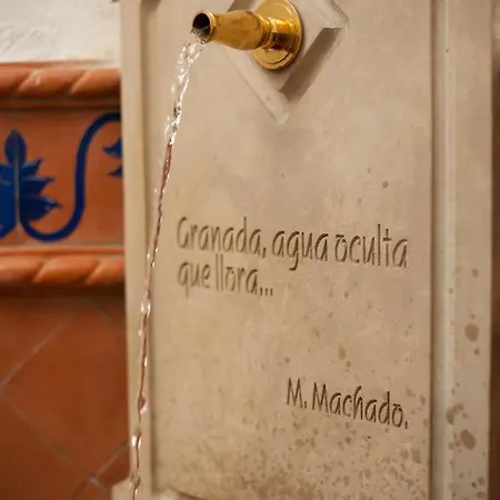 Apartamentos Caballerizas Granada Con Parking Gratuito En Pleno Centro Апартаменты