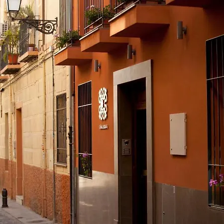 Apartamentos Caballerizas Granada Con Parking Gratuito En Pleno Centro