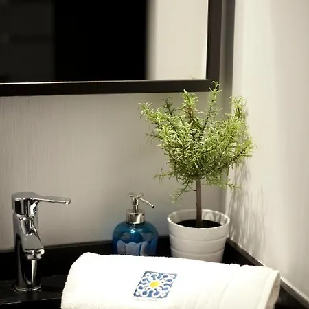 Apartamentos Caballerizas Granada Con Parking Gratuito En Pleno Centro *