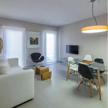Apartamentos Caballerizas Granada Con Parking Gratuito En Pleno Centro