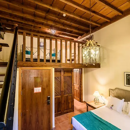 Hotel Palacio De Santa Ines 3*