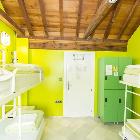 White Nest Hostal Granada