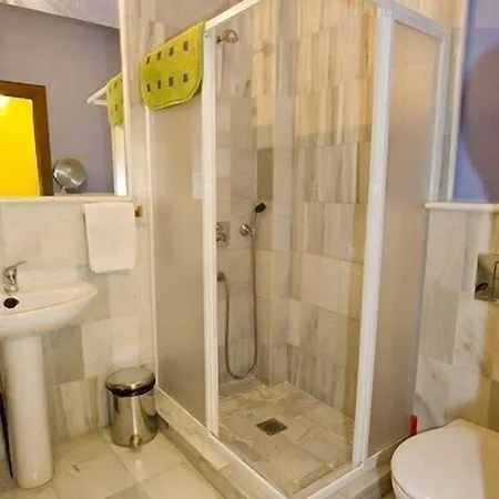 White Nest Hostal *