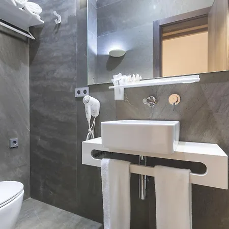 Shine Albayzin Hotel 3*