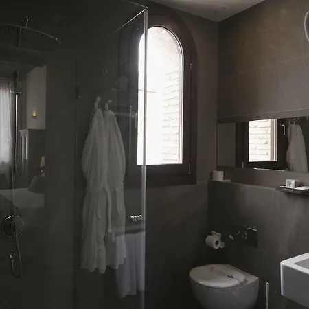 Shine Albayzín 3*
