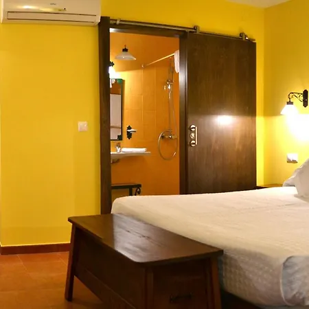 Hotel De Quijada 3*