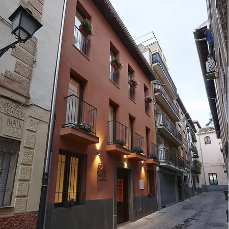 Apartamentos Caballerizas Granada Con Parking Gratuito En Pleno Centro
