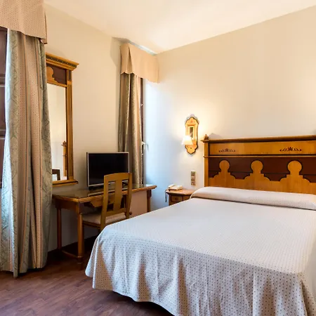 Plaza Nueva Hotell