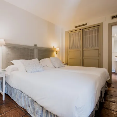 Palacio De Navas 3*