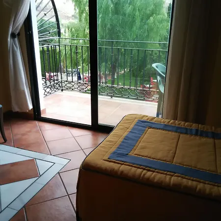 Hotel Calderon Cenes De La Vega