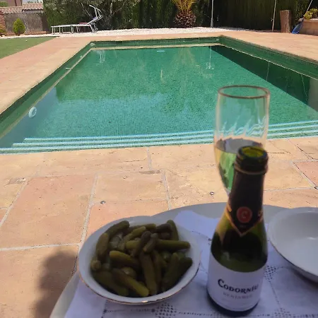 28 De Julio Con Piscina En Granada