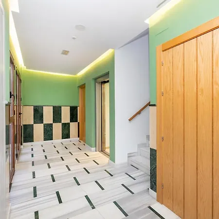 3 Bedroom Elegant & Cozy Centre Apartment *
